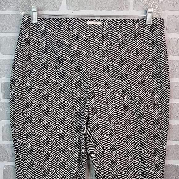Chico's Crop Zebra Style Print Crop Leg Caucho Capri Pants Women's Size 1 - Picture 3 of 16